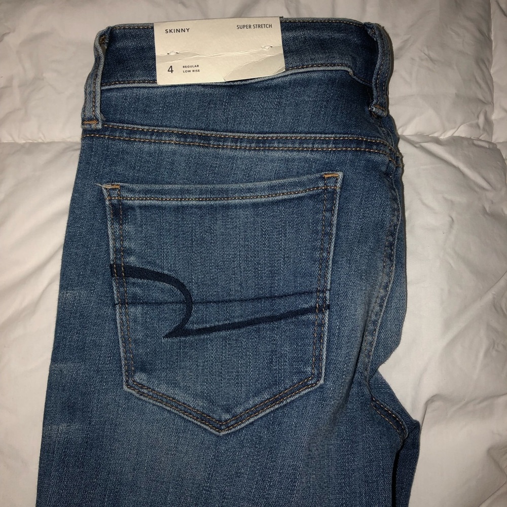BNWT AMERICAN EAGLE SKINNY JEANS
